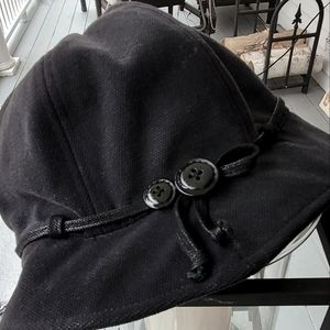 Nine West bucket hat